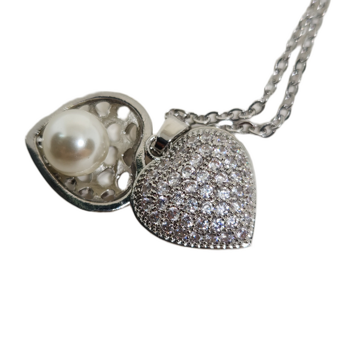 Oyester Heart Pendant Necklace